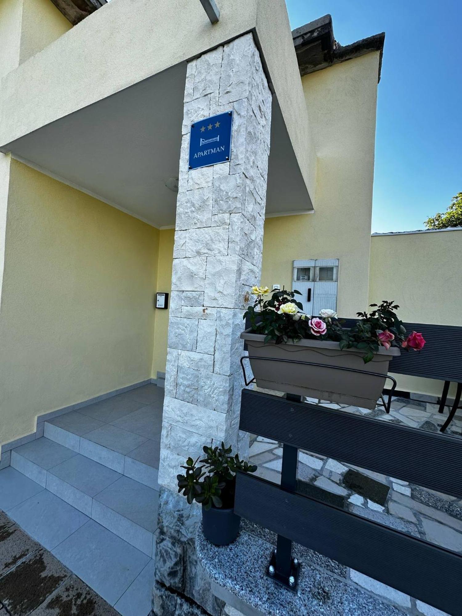 Lulic Apartment Labin  Luaran gambar